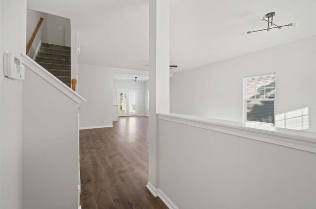 Building Photo - Spacious 3-Bed End-Unit Townhome in Durham