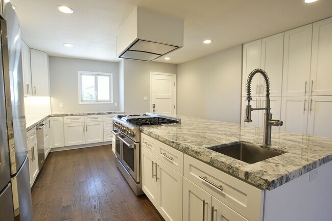 Foto del edificio - Gorgeous Remodeled 4 Bedroom 2.5 Bath Home near Willow Glen/Cambrian Area!