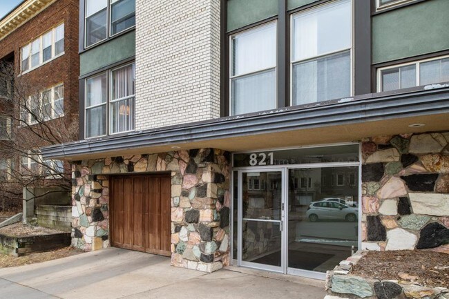 Foto del edificio - 821 Douglas Ave