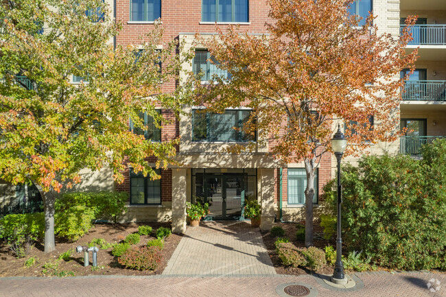 Foto del edificio - Village Center Condos