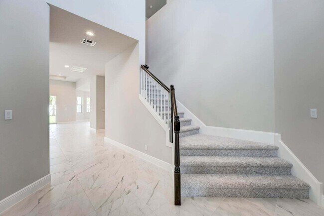 Building Photo - 9296 Crestview Cir