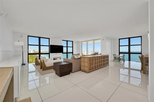 Foto del edificio - 1111 Crandon Blvd