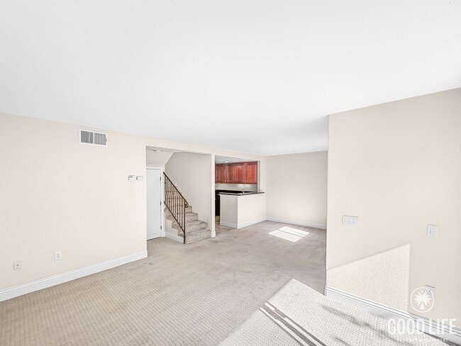Building Photo - Amazing 2BD/2.5BA condo w/ washer/dryer & ...