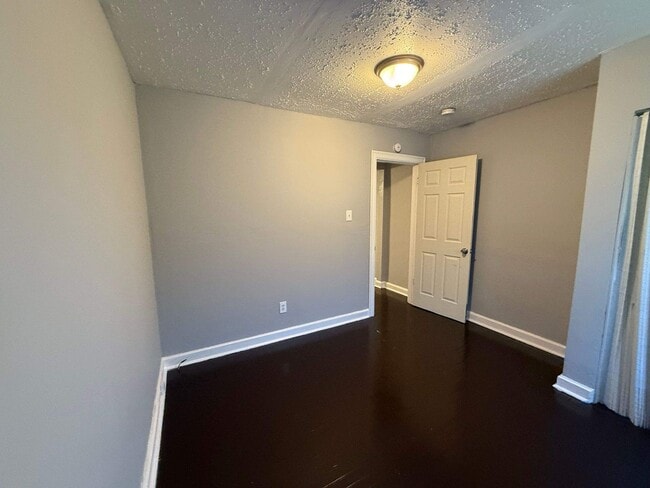 Building Photo - 7004 Greenhaven Dr