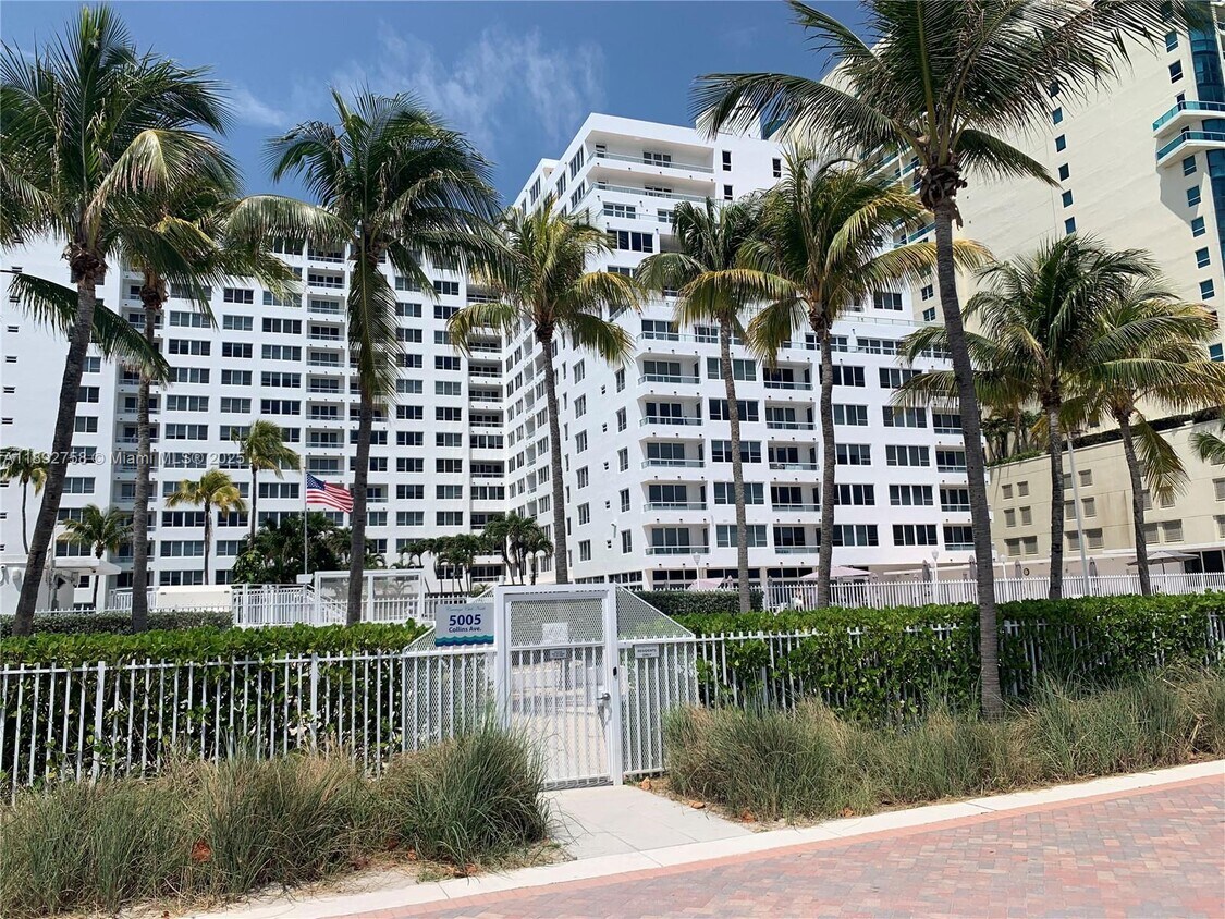 Foto principal - 5005 Collins Ave