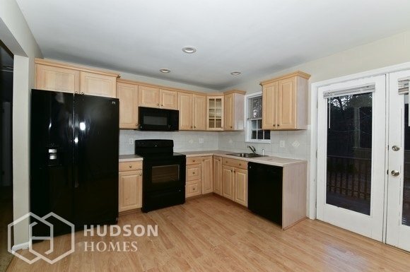 Foto del edificio - 6029 English Creek Ave