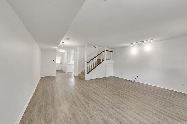 Foto del edificio - 403 W 4th St