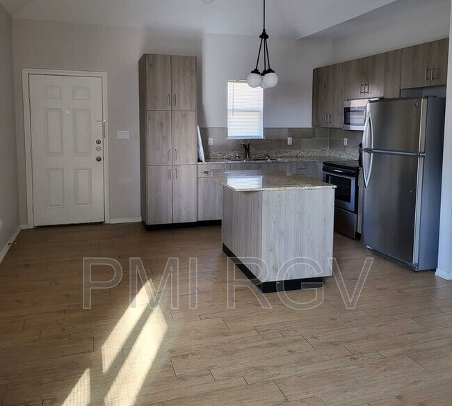 Foto del edificio - 2708 E Eisenhower Ave