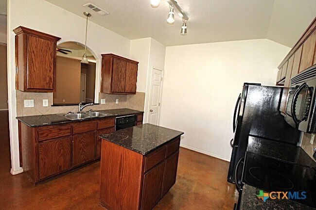 Foto del edificio - 401 Rainbow Court