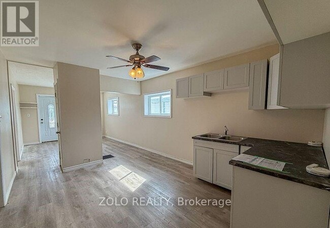 Building Photo - 309 Cedar St N