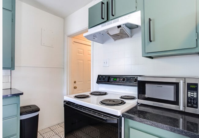 Building Photo - 2518 27th St