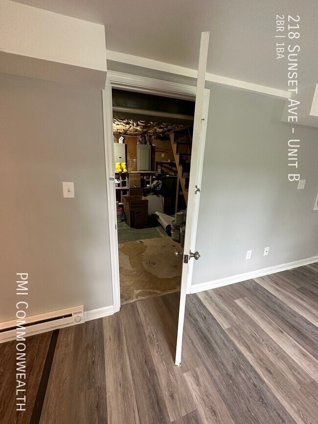 Building Photo - 2 Bed / 1 Bath Duplex (Available Now)