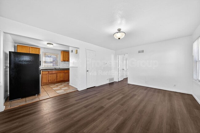 Foto del edificio - 334 Mueller Ave