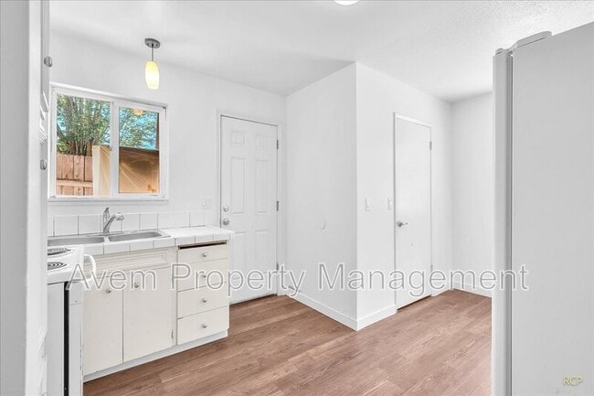 Foto del edificio - 12975 SW Allen Blvd