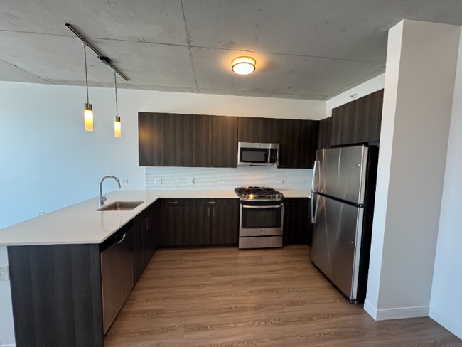 Photo - 1001 W Chicago Ave Apartment