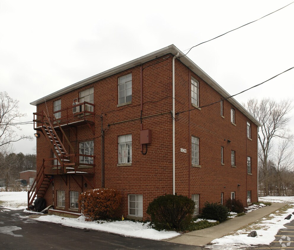 Primary Photo - 8963 Brecksville Rd