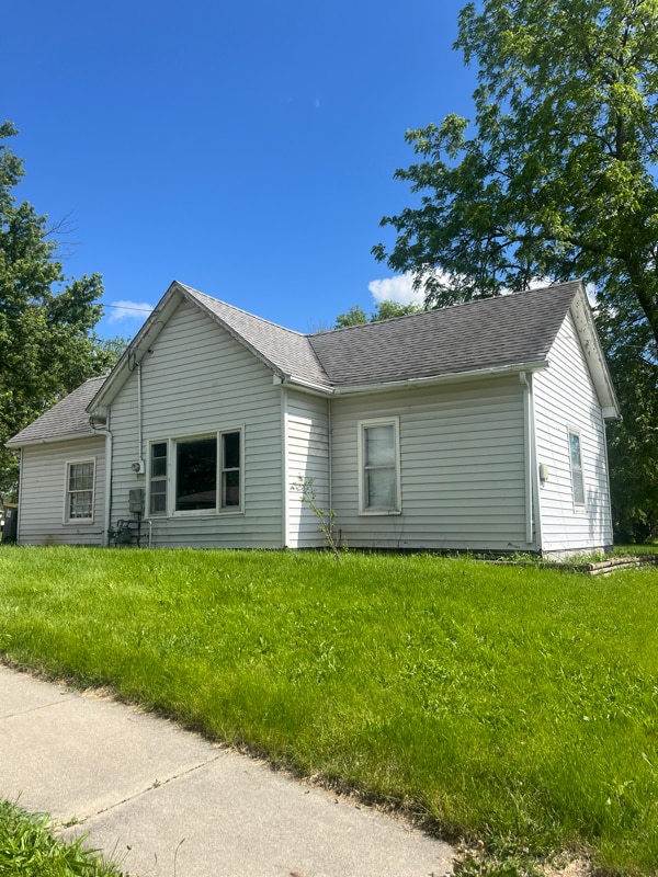 Primary Photo - 300 E May St