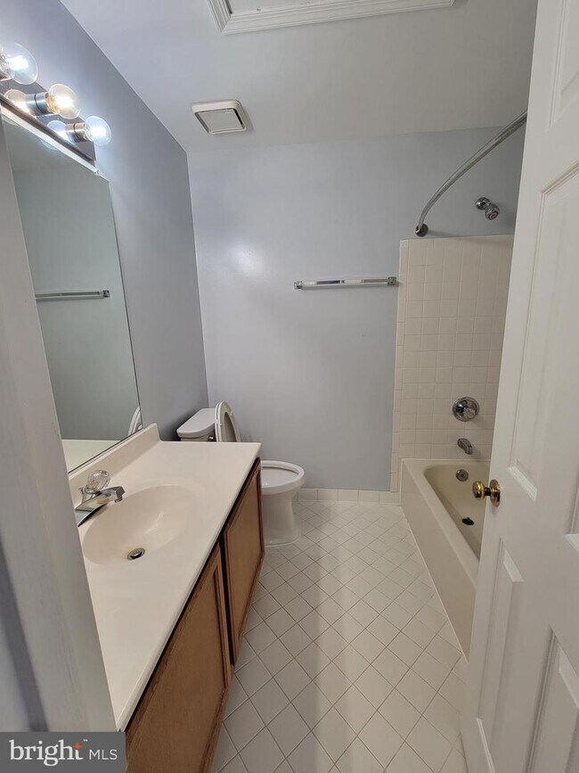 Building Photo - 15714 Erwin Ct