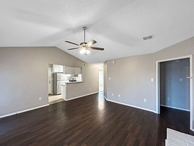 Foto del edificio - 6907 Amanda Dr N