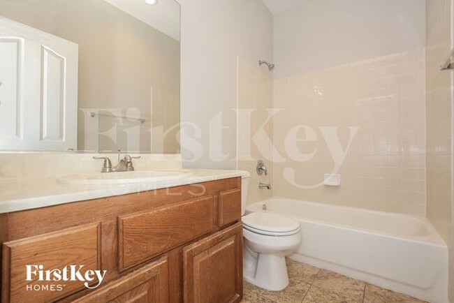 Building Photo - 4025 Amberdale Ave