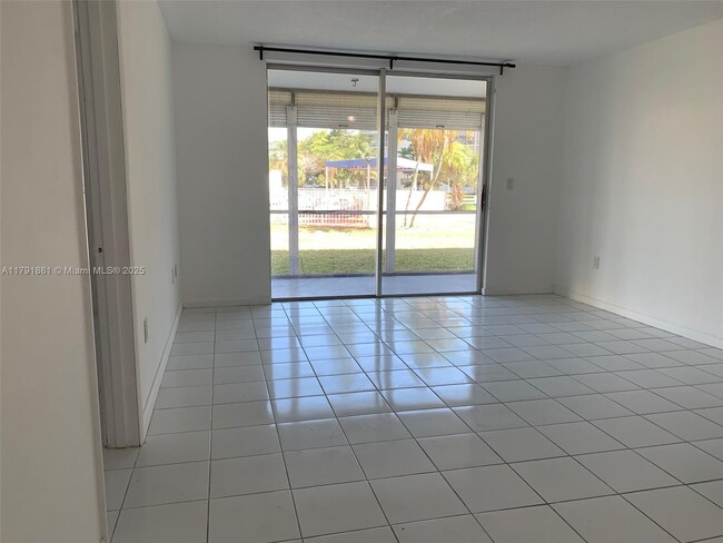 Foto del edificio - 2859 Leonard Dr