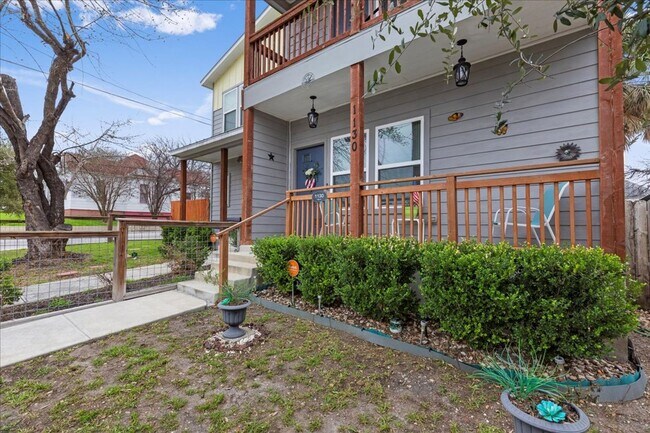 Building Photo - S OF COMMERCE TO MLK SA