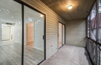 Building Photo - 10110 Forum W Dr