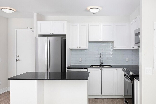 Photo du bâtiment - 65 & 65 A Hillside Drive