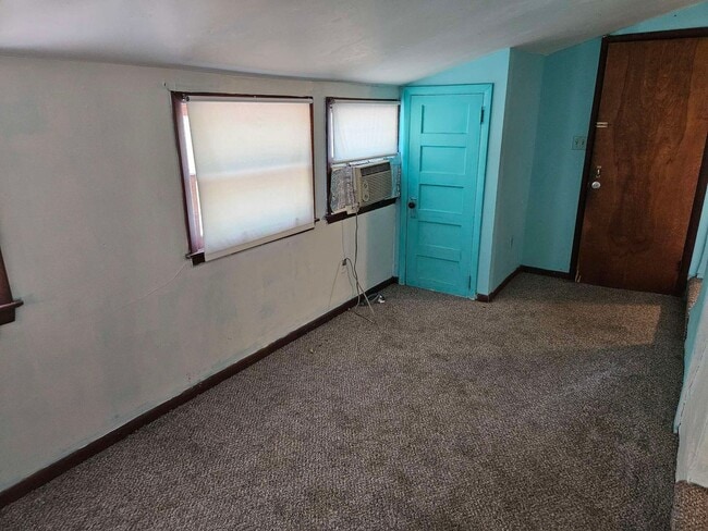 Building Photo - 109 E Stewart Rd