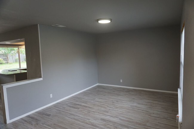 Foto del edificio - 9630 Caney Creek Dr.
