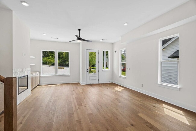 Photo - "Chic Nashville Townhouse: 3 Beds, 3 Baths, with Granite Elegance & Cozy Fireplace!"