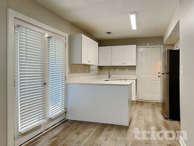 Foto del edificio - 39 Pine Grove Cir