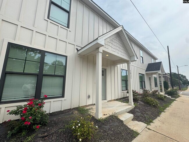 Foto del edificio - 2035 Rosewood Dr