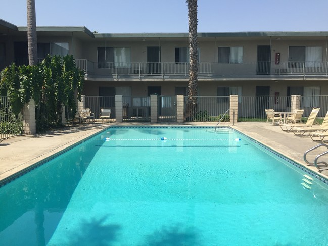 Building Photo - Buena Capri Apartments