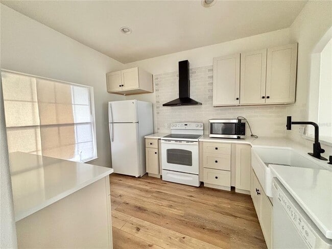 Foto del edificio - 13229 Canna Lily Dr