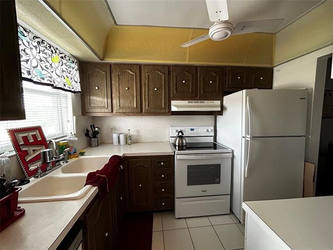 Building Photo - 6650 Royal Palm Blvd