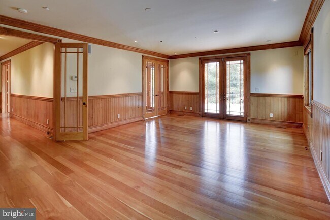 Building Photo - 4646 Hawthorne Ln NW