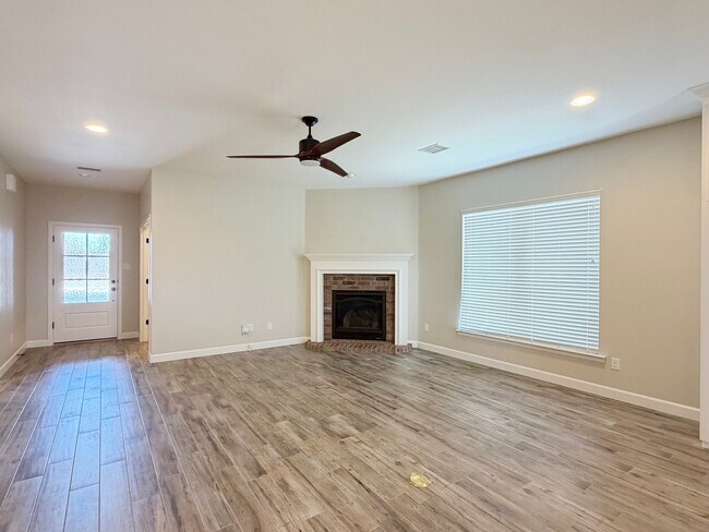 Foto del edificio - 1322 Solomon Ln