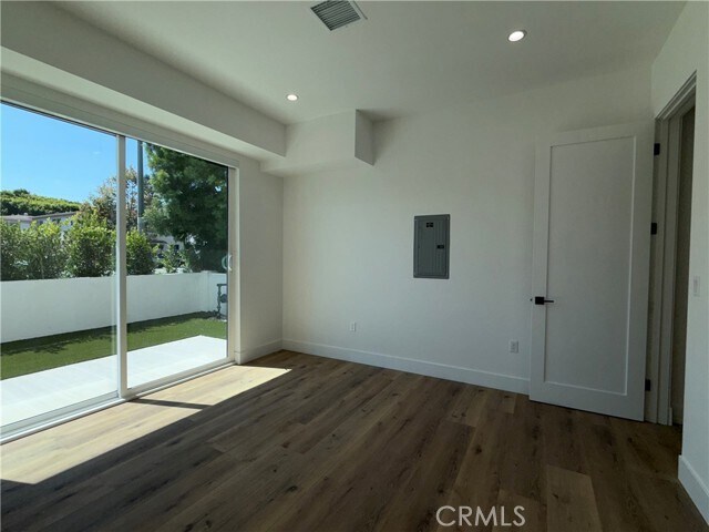 Foto del edificio - 5044 Laurel Canyon Blvd