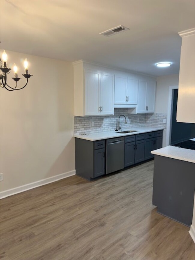 Building Photo - 1353 Northridge Dr