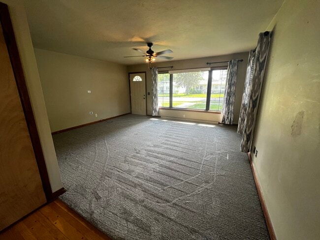 Foto del edificio - 1160 W Stover St