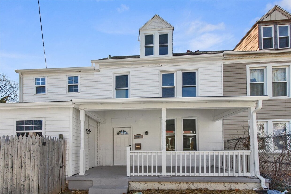 Primary Photo - Coming Soon - Spacious 4 Bedroom, 2 Bath H...