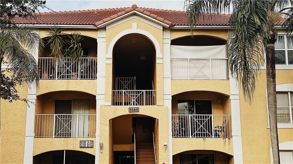 Foto principal - 5580 NW 61st St