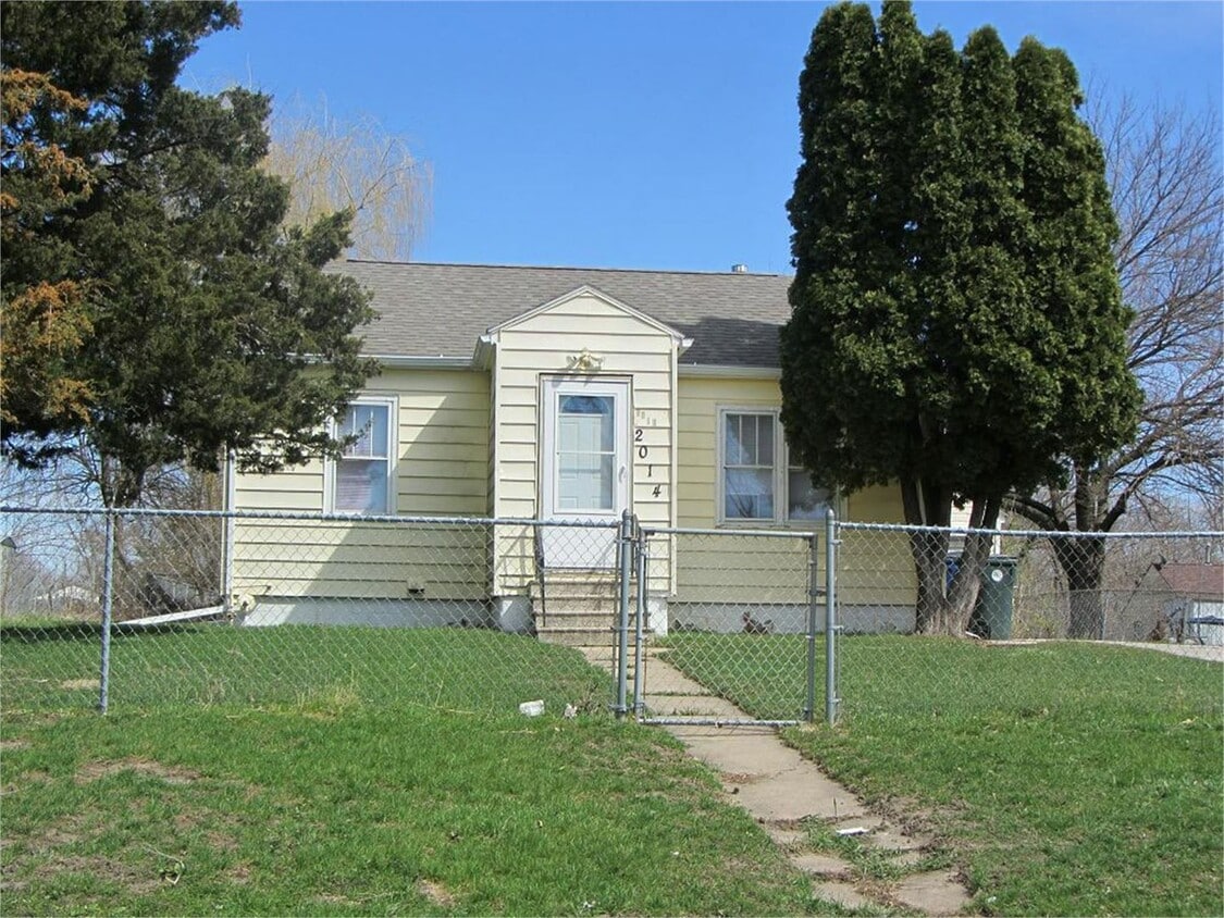 Building Photo - 2 bedroom, 1 bath house