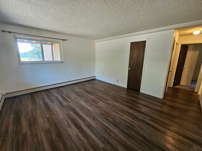 Foto del edificio - 10215 Ute Pass Ave