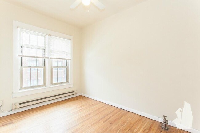Foto del edificio - 631 W Barry Ave