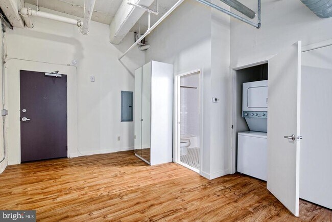 Building Photo - 412 S 13th St