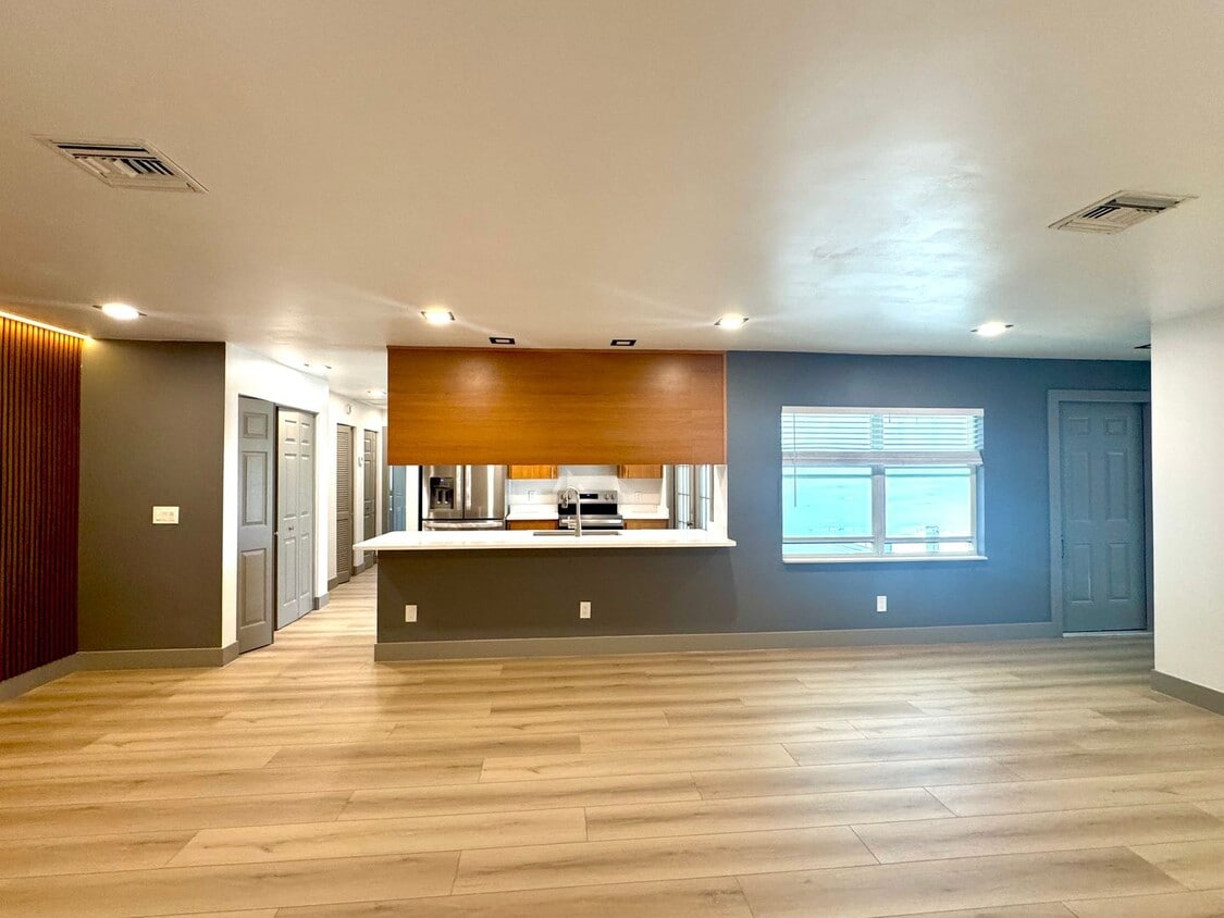 Primary Photo - 2bd 2bath newly remodeled townhouse - Avai...