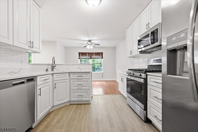 Building Photo - 604 Knollwood Ct