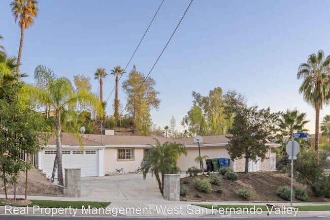 Foto del edificio - 3 br, 3 bath House - 5700 Kelvin Ave.